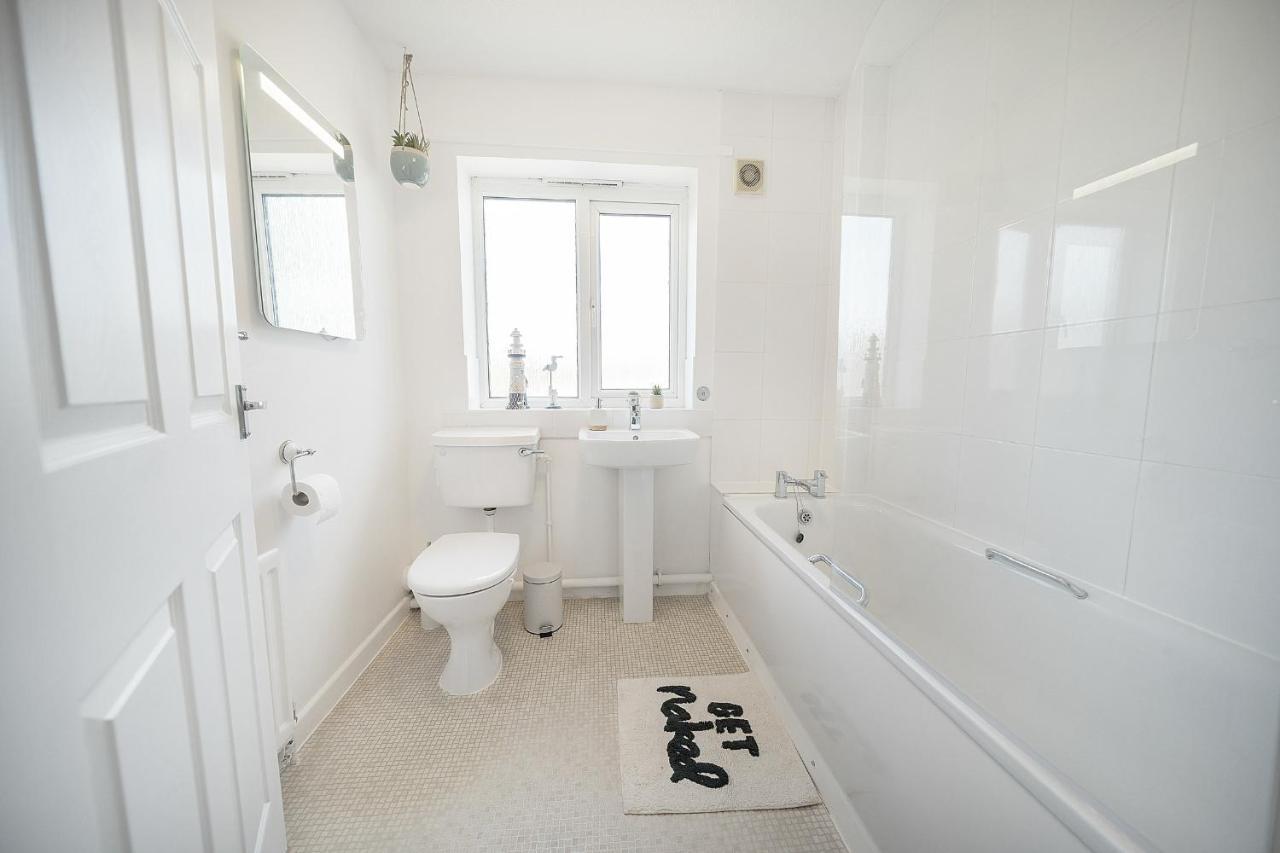 Stylish 3 Bed House, Large Garden, Parking, Wifi - Esho Stays Coventry Esterno foto