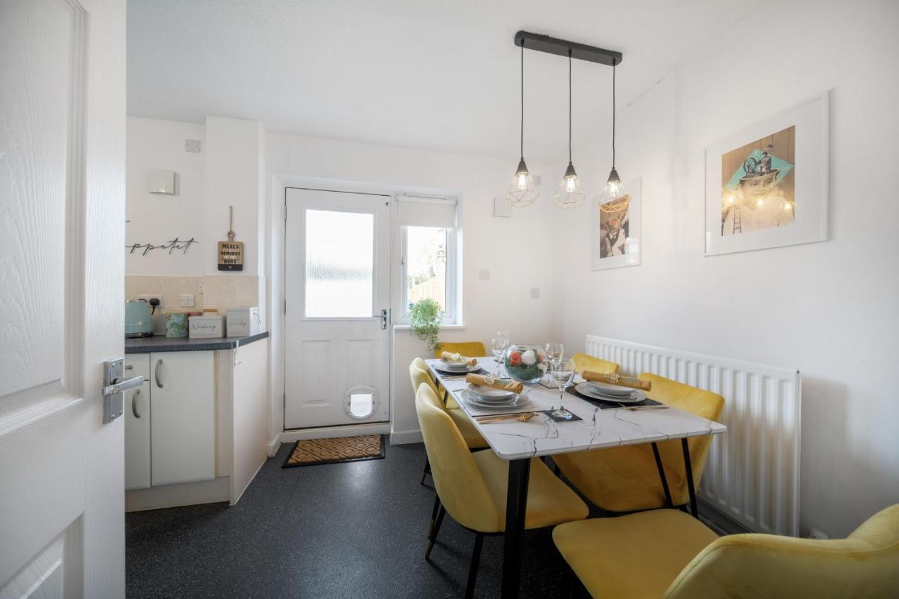 Stylish 3 Bed House, Large Garden, Parking, Wifi - Esho Stays Coventry Esterno foto